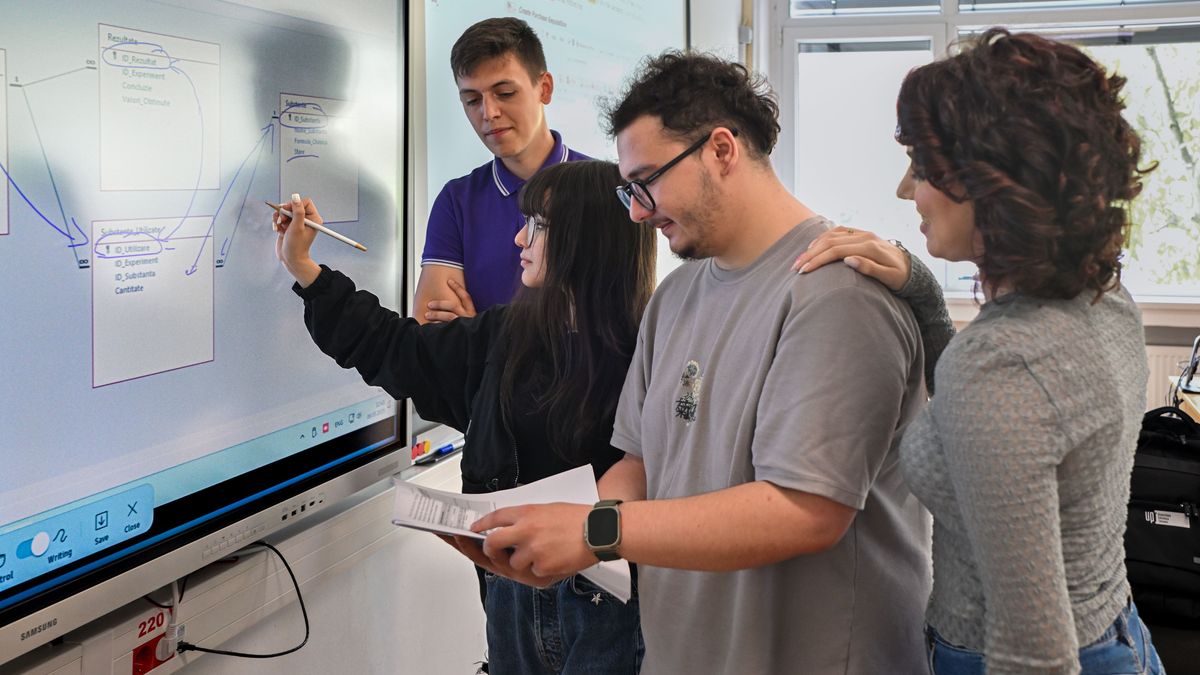 Studii de licență la Facultatea de Management în Producție și Transporturi